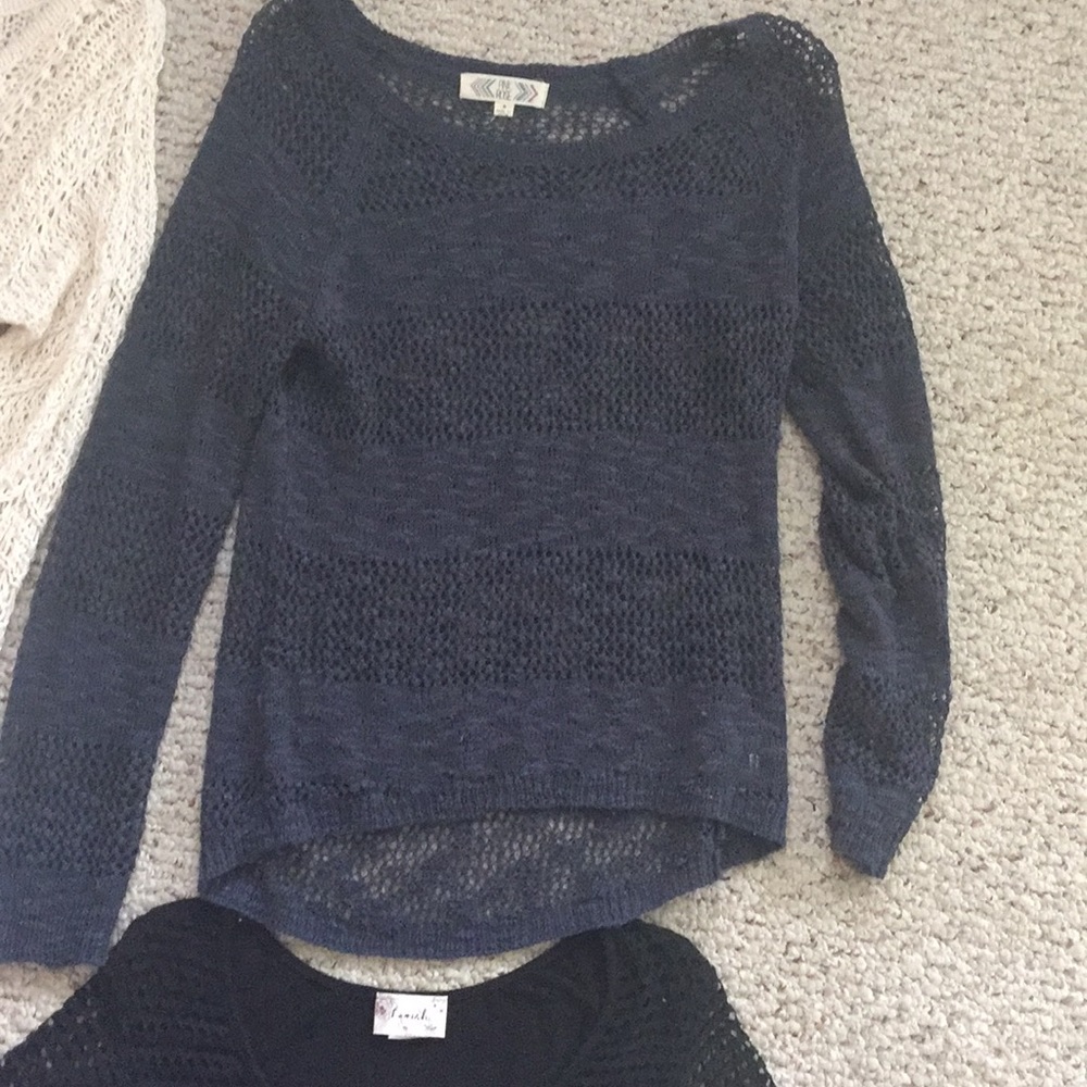 Tops/ Blouses - Picture 5 of 5